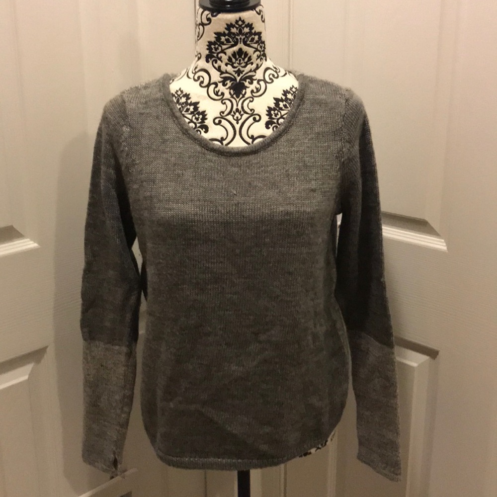 CUTE Gray Sweater, Size Medium